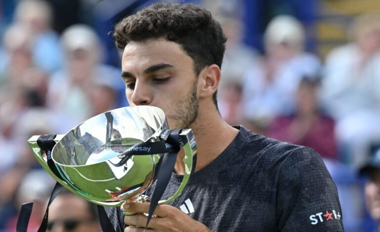 Pouco experiente na grama, Cerúndolo admite surpresa com título em Eastbourne