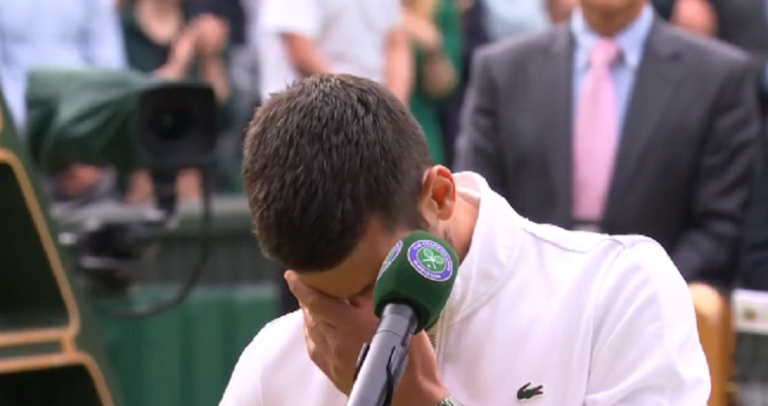 [VÍDEO] Djokovic emociona-se durante o discurso após perder em Wimbledon