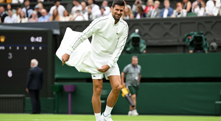 Chove em Wimbledon, fecharam o teto… mas não se joga na mesma