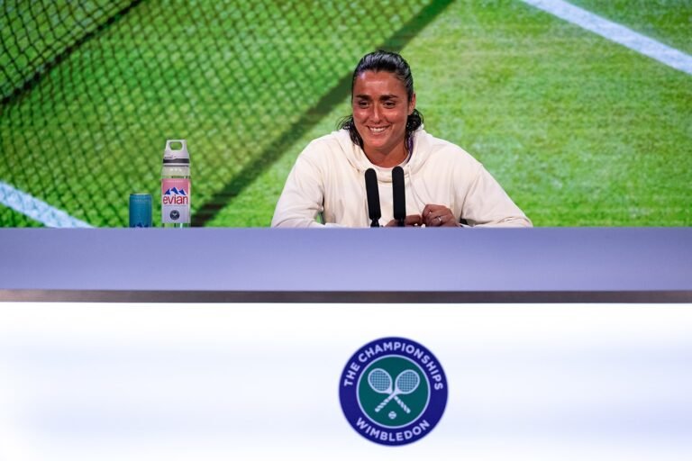 Jabeur pede que Barty se inspire em Wozniacki e repense fim de carreira