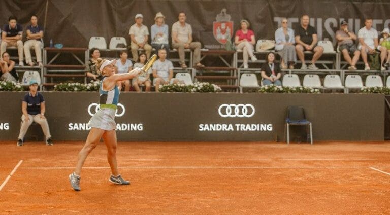 Laura Pigossi cai para jovem dona da casa na estreia do WTA 250 de Hamburgo