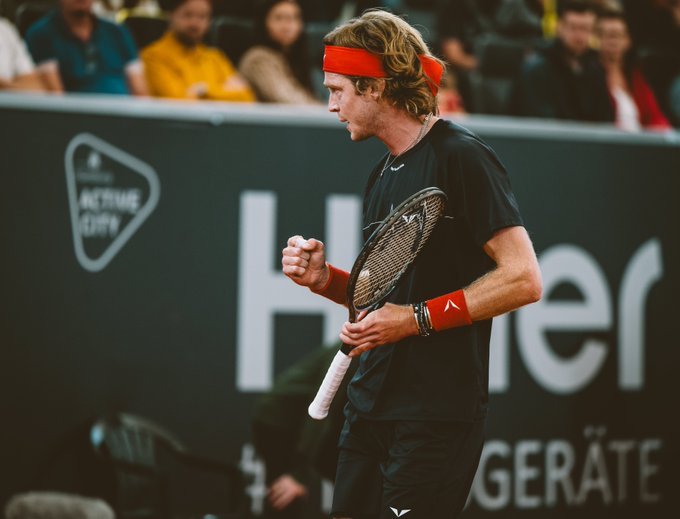 Rublev salva três match points e sobrevive a estreia duríssima em Hamburgo