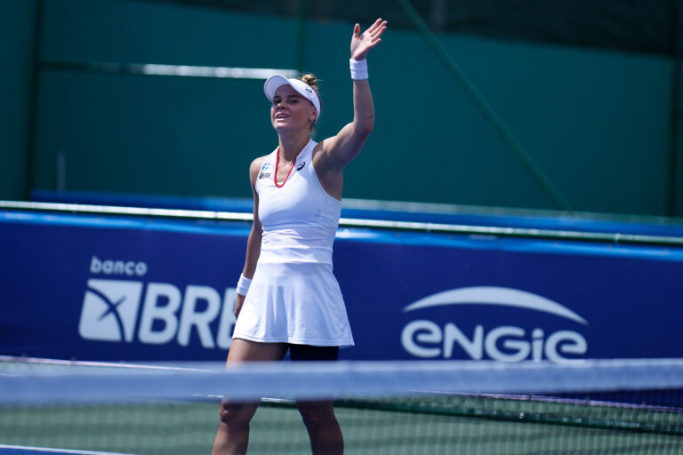 Laura Pigossi supera jornada dupla em Feira de Santana e vai à primeira final no ano