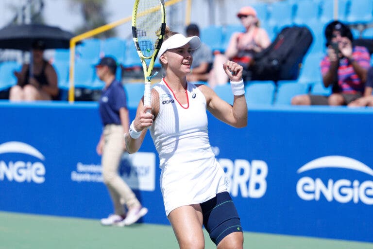 Laura Pigossi conquista oitava vitória seguida e está na semifinal em Brasília