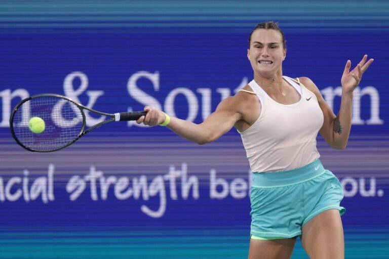 Sabalenka toma susto, mas avança em Cincinnati; Gauff domina na estreia