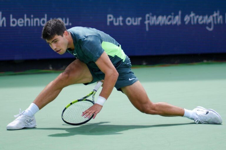 Alcaraz esteve perto, mas não se junta a Nadal, Federer e Murray em dado contra Djokovic