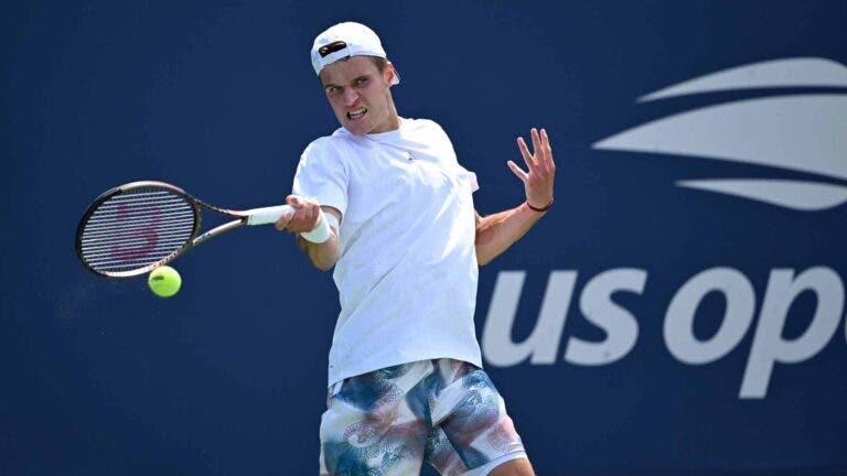 Mensik vive sonho: «Nada mau celebrar o 18.º aniversário a jogar a terceira ronda do US Open»
