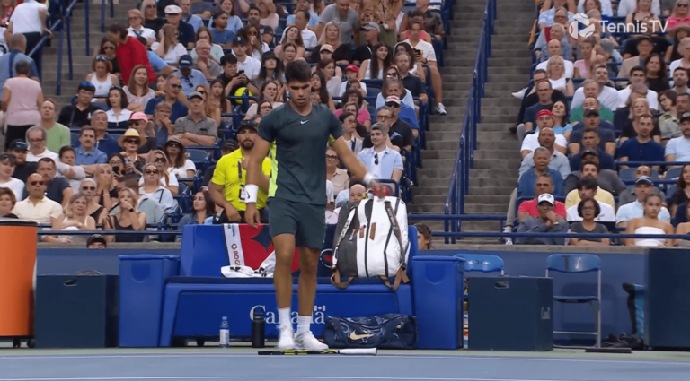 Kyrgios defende Alcaraz por atirar raquete ao chão: “Demonstrou que é humano”