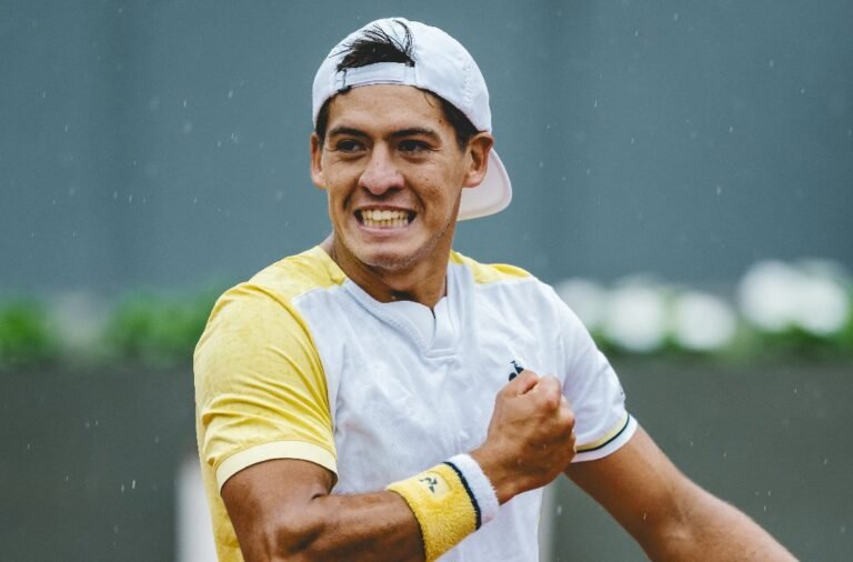 Baez acaba com euforia de Thiem e é campeão em Kitzbuhel