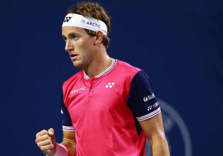 Ruud salva set points e estreia com boa vitória em Toronto