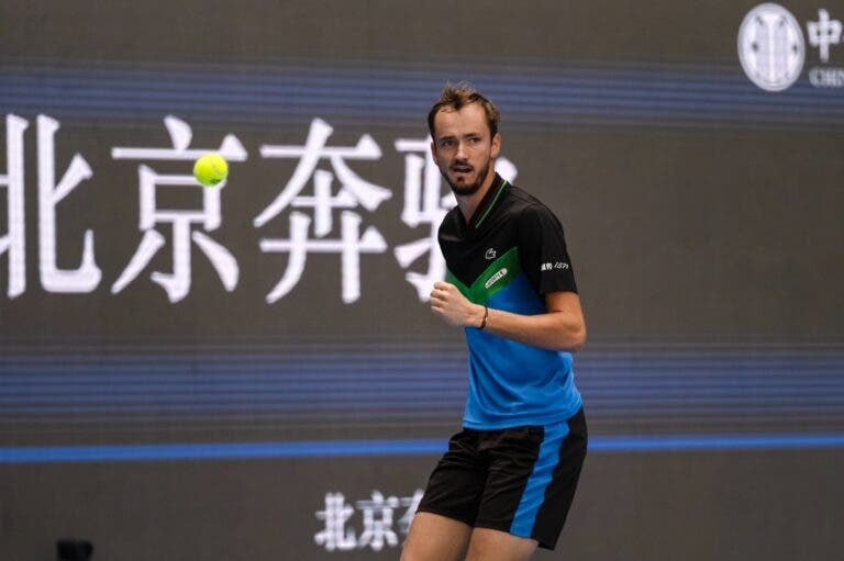 Saiba onde assistir Medvedev x Sinner no ATP de Pequim ao vivo hoje