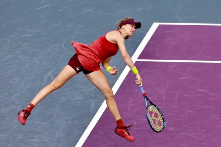 Bouchard toma susto no fim, mas supera estreia no WTA 1000 de Guadalajara