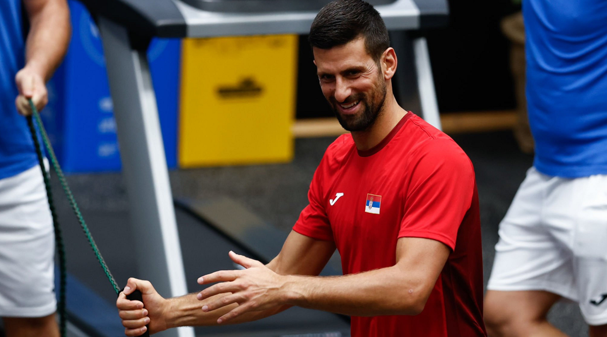 Djokovic bate Tsitsipas, em jogo apertado, e busca o hepta em Paris