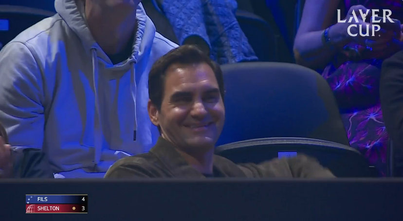 [VÍDEO] Federer foi ‘apanhado’ pelas câmaras da Laver Cup e as bancadas foram à loucura
