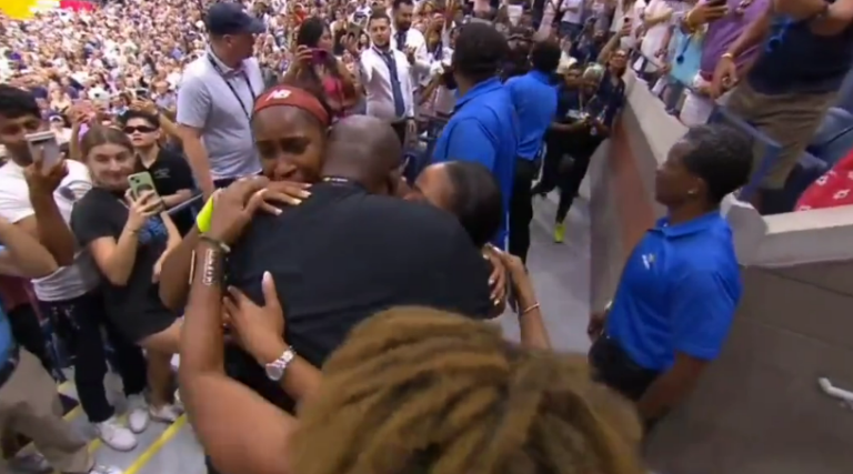 [VÍDEO] Emocionante: em lágrimas, Gauff abraça família após vencer o US Open