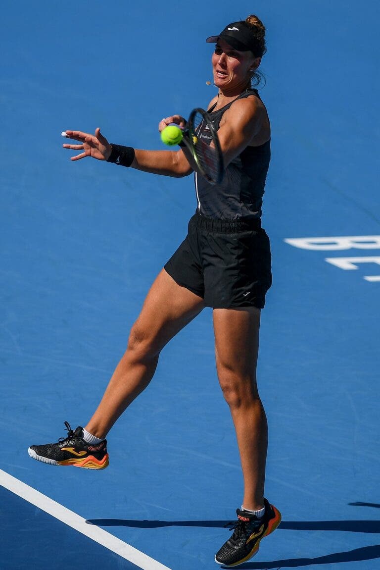 Ingrid Martins lamenta derrota nas quartas do WTA 500 de Zhengzhou