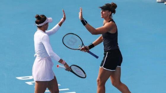 Bia Haddad desperdiça vantagem nas duplas e cai nas quartas do WTA 1000 de Pequim