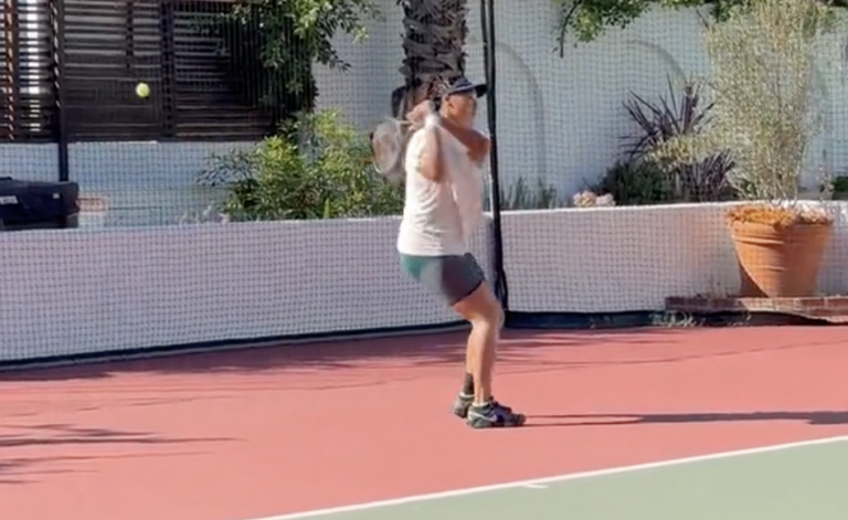 [VÍDEO] Naomi Osaka volta aos treinos… e ri-se com o nível ainda muito baixo