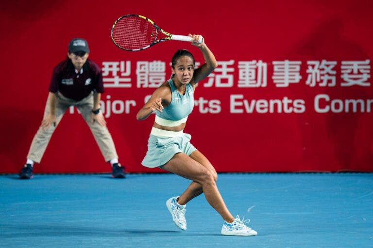 Fernandez fecha porta dos ‘quartos’ a Andreeva em Hong Kong e defronta Fruhvirtova