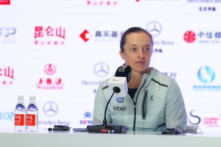 Swiatek se sente mais livre: “Talvez não ser número 1 me ajude”