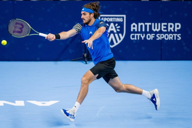 Em má fase, Tsitsipas estreia com boa vitória no ATP de Antuérpia