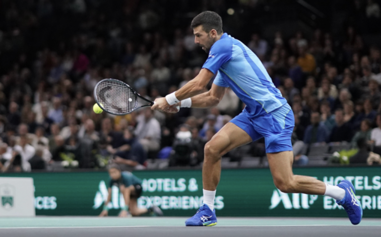 Bola Amarela - O Kids Day de Novak Djokovic continuou no quarto de  hotel.