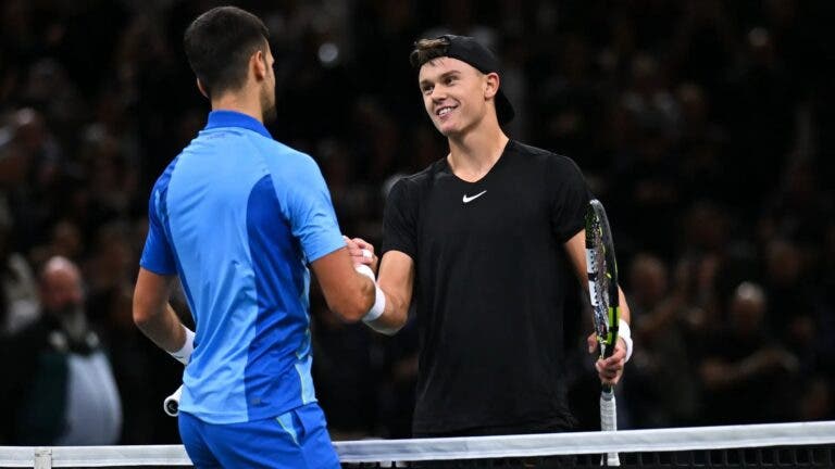 Rune coloca um alvo nas costas de Djokovic: «Temos de o derrubar»