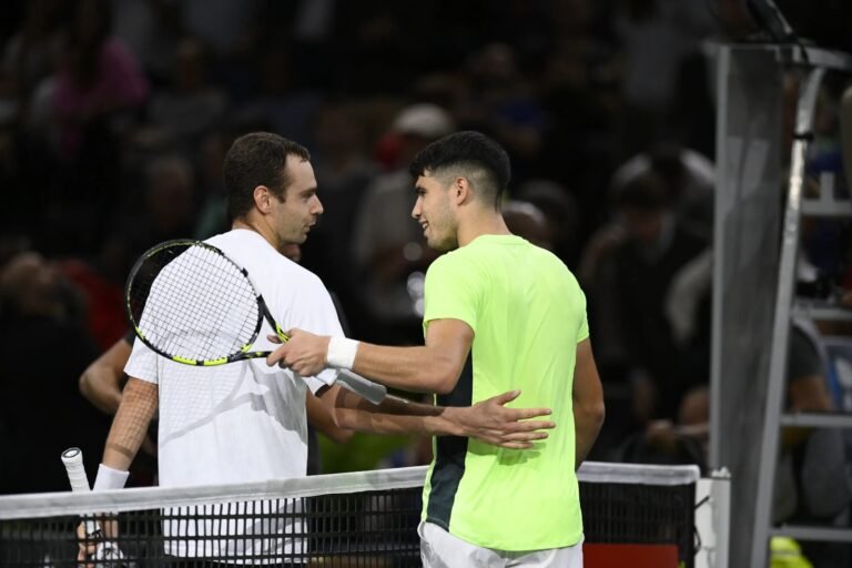 Safiullin fez o que só Sinner e Marozsan tinham conseguido em 2023