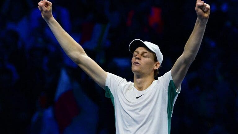 Super Sinner segue imbatível, bate Medvedev e estreia-se na final das ATP Finals