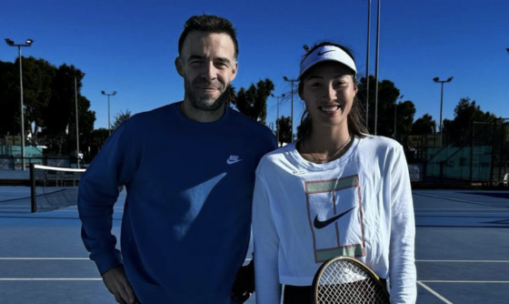 Qinwen Zheng surpreende e anuncia regresso do seu antigo treinador