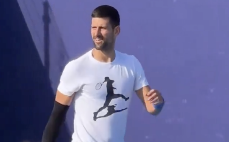 [VÍDEO] Mais uma época a arrancar! Djokovic está de volta aos treinos em Marbella