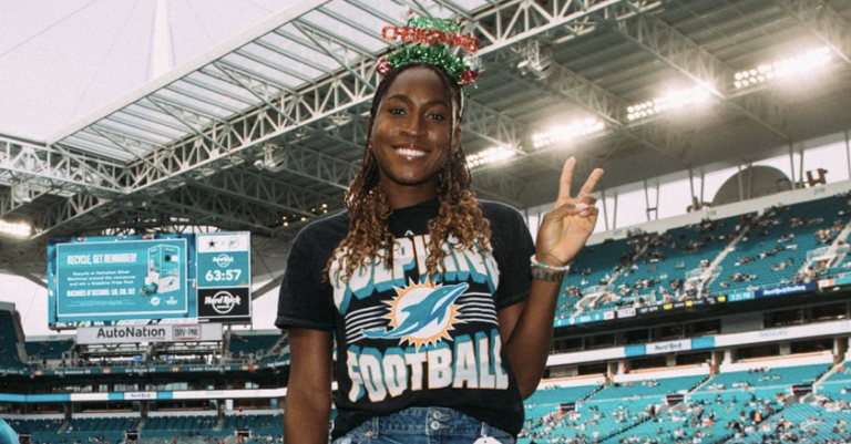 Coco Gauff passou véspera de Natal no estádio do Miami Open… mas num jogo da NFL