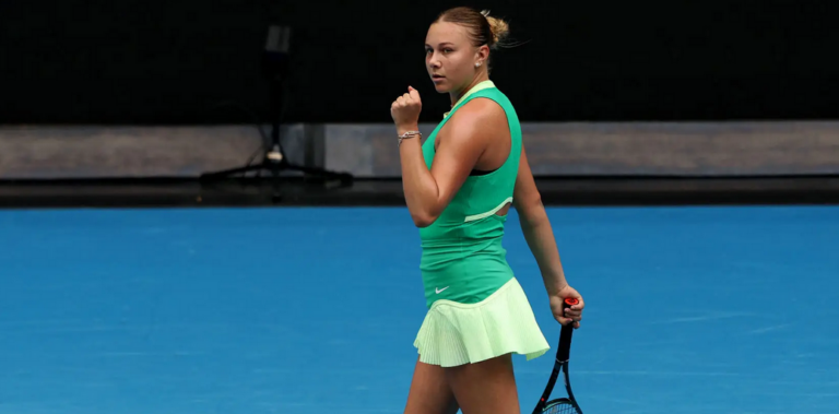 Anisimova não dá hipóteses a Badosa e iguala melhor resultado da carreira no Australian Open