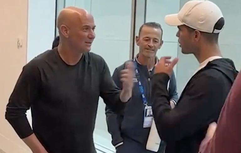 [VÍDEO] Alcaraz encontrou-se com… Agassi no Australian Open
