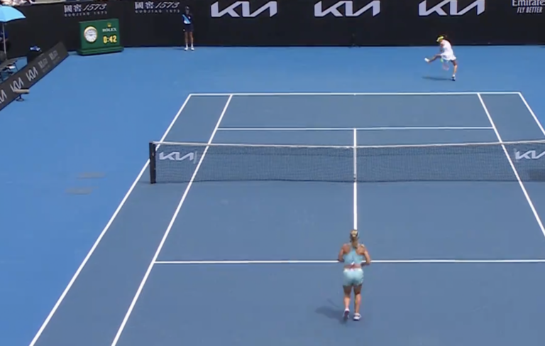 [VÍDEO] Timofeeva e recordista Cornet protagonizam ponto brutal a abrir Australian Open