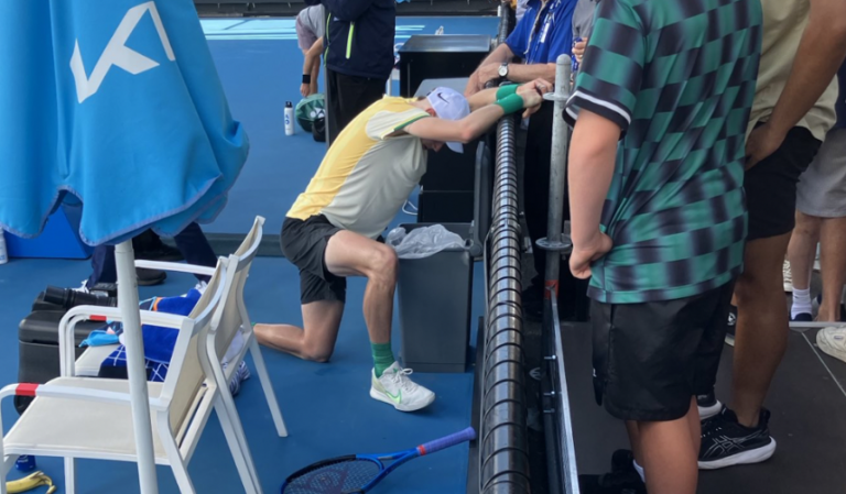 [VÍDEO] Draper correu para vomitar mal venceu batalha no Australian Open