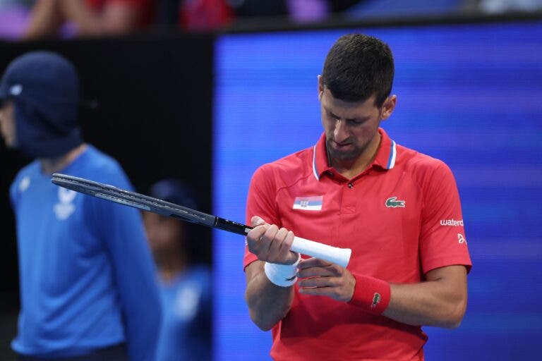 Kyrgios culpa as bolas pela lesão de Djokovic: «Finalmente chegou ao pulso do Novak»