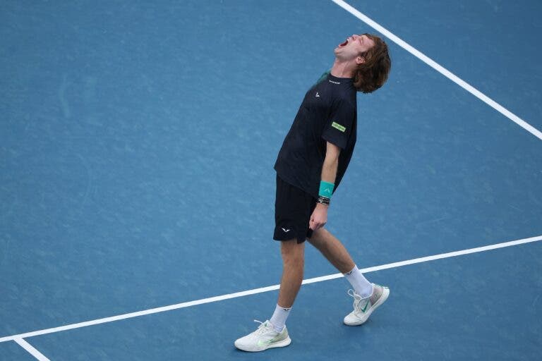 Rublev atinge marca redonda com acesso aos ‘quartos’ no Australian Open