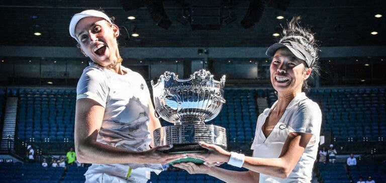 Hsieh confirma Australian Open perfeito e também ganha os pares femininos ao lado de Mertens
