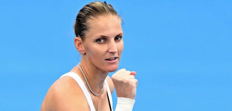 Tricampeã Pliskova vence Osaka em duelo monumental de ex-líderes WTA e avança em Brisbane