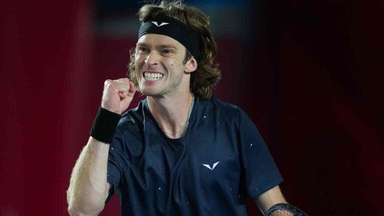 Rublev abre 2024 com o seu 15.º título em Hong Kong