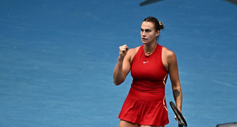 Campeã Sabalenka aplica bicicleta contra ucraniana e volta às oitavas em Melbourne