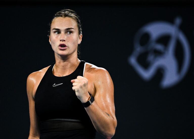 Sabalenka bate Azarenka e marca grande final com Rybakina em Brisbane