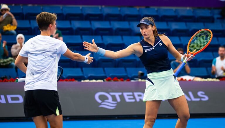 Saiba onde assistir Luisa Stefani na final de duplas de Doha ao vivo hoje