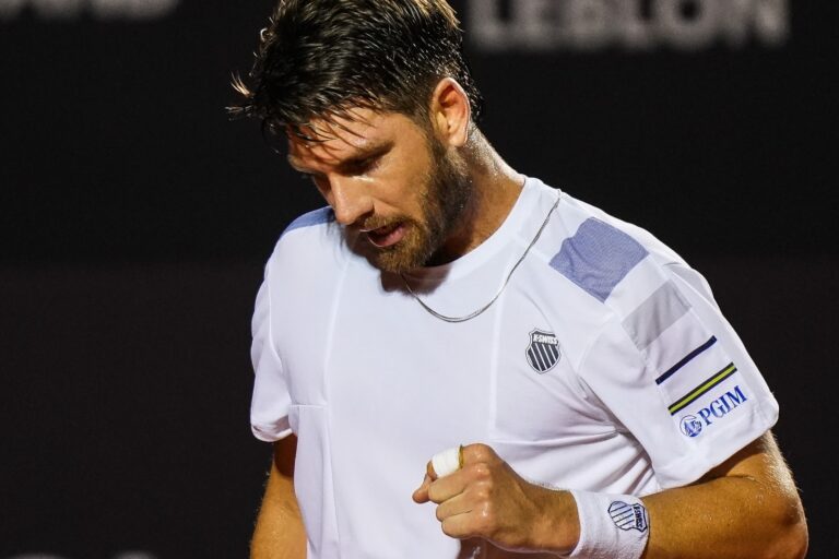 Atual campeão, Cameron Norrie estreia com vitória no Rio Open