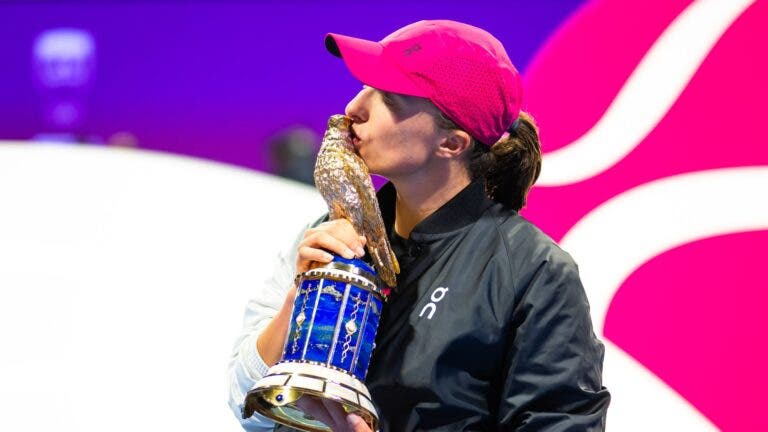 Um regresso e fuga na frente: como fica o top 10 WTA depois do título de Swiatek em Doha