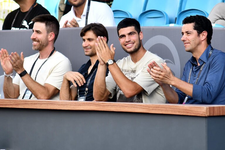 [VÍDEO] Alcaraz acompanha meia-final no Rio e é ovacionado