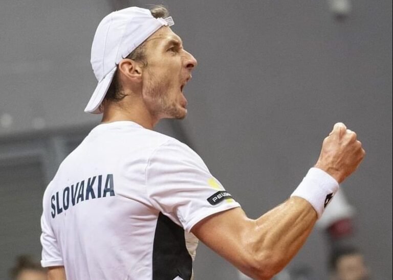 Sérvia não evita surpresa em casa sem Djokovic, perde para a Eslováquia e fica fora da Davis Cup Finals