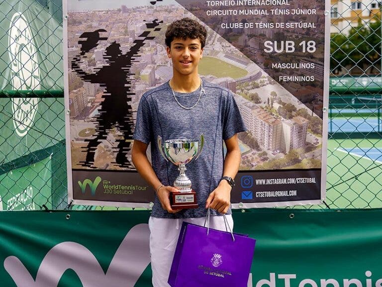 Gonçalo da Rosa Castro sagra-se campeão do primeiro Setúbal Junior Open aos 15 anos