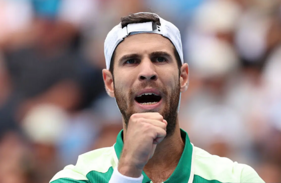 Khachanov arrasa em duelo de ex-top 10 rumo aos ‘quartos’ em França
